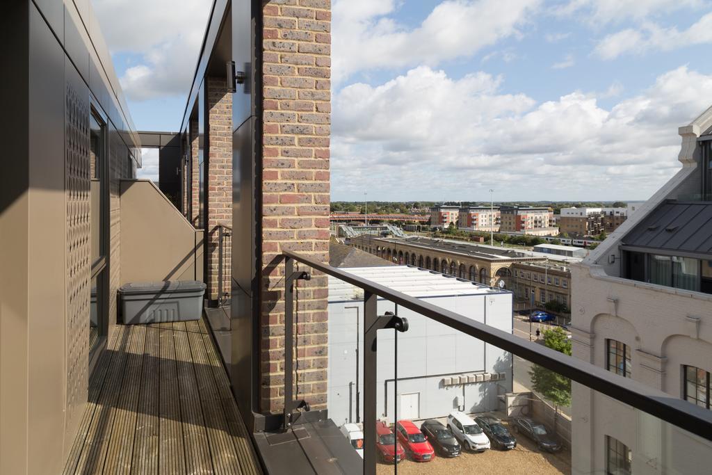 Modern Penthouse, 2 Mins Walk From Cambridge Station, Lift Access, Secured Gated On-Site Parking, Self Check-In, Super Fast Wifi, Terrace & Sleeps 6 Cambridge (Cambridgeshire) Exterior photo